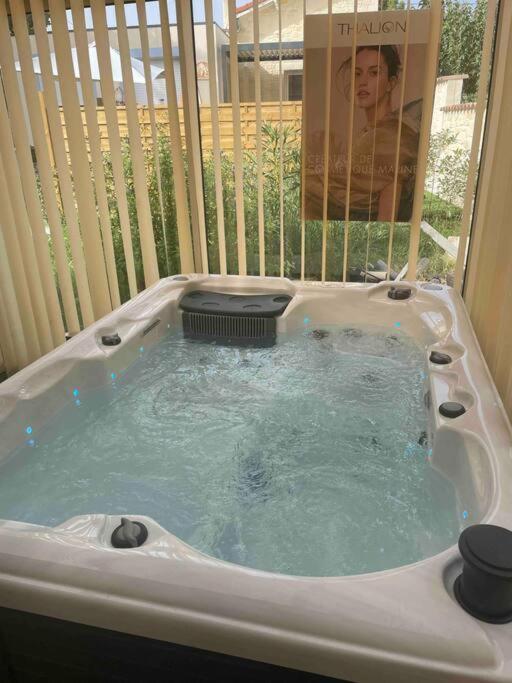 Houdarling Chalet Et Spa Hammam Jacuzzi Et Sauna Nîmes Eksteriør bilde