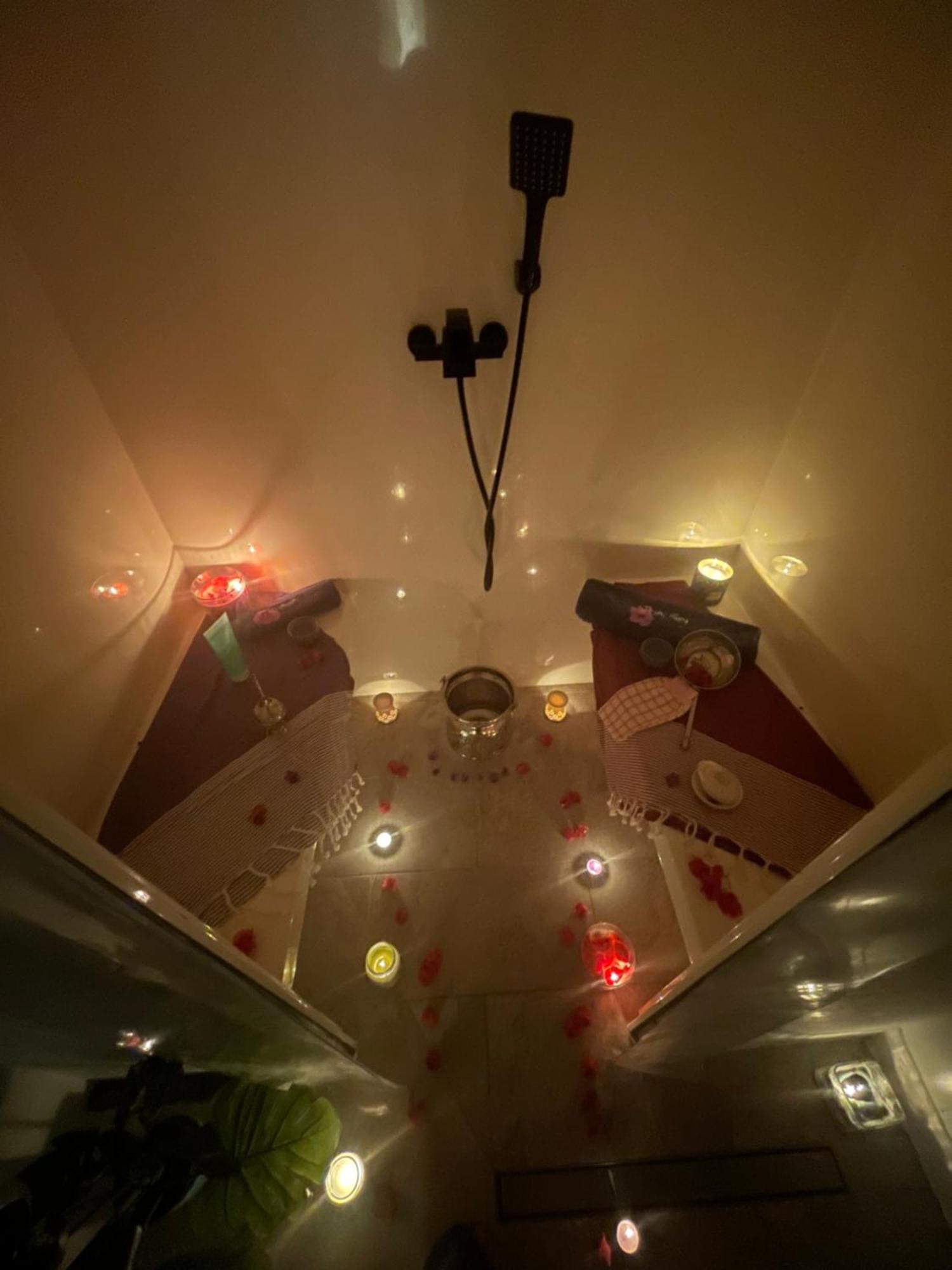 Houdarling Chalet Et Spa Hammam Jacuzzi Et Sauna Nîmes Eksteriør bilde